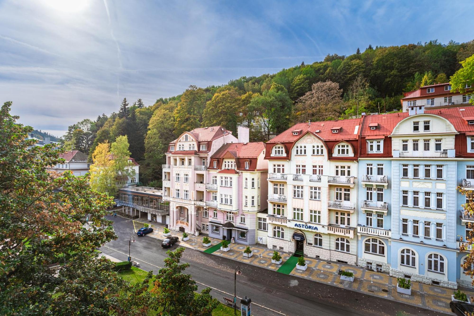 Hotel Astoria Jáchymov Exteriör bild