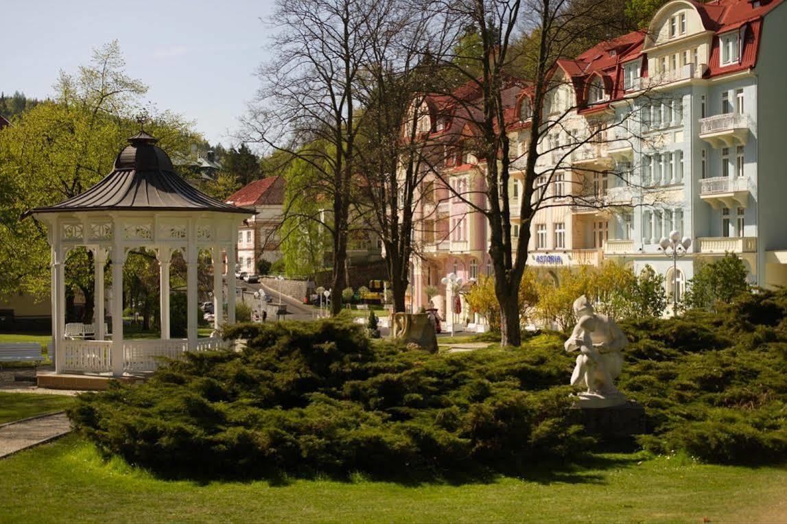 Hotel Astoria Jáchymov Exteriör bild